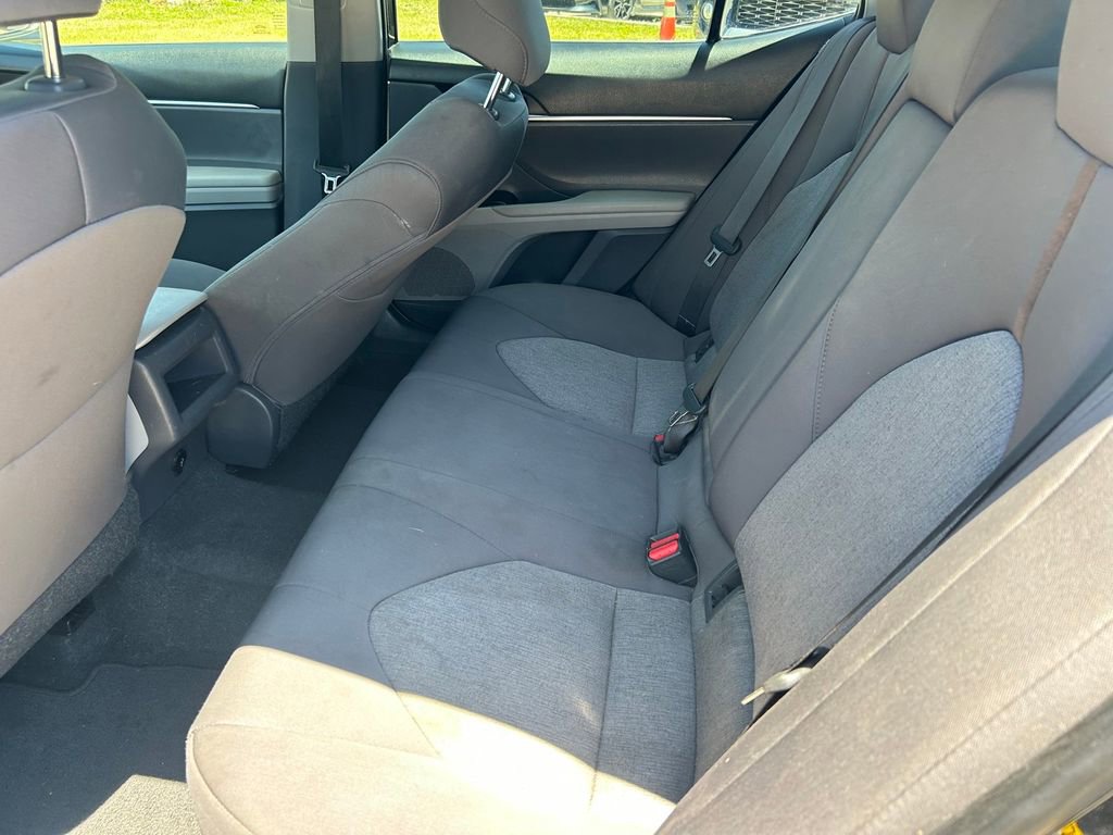 Used 2018 Toyota Camry LE FWD image 14