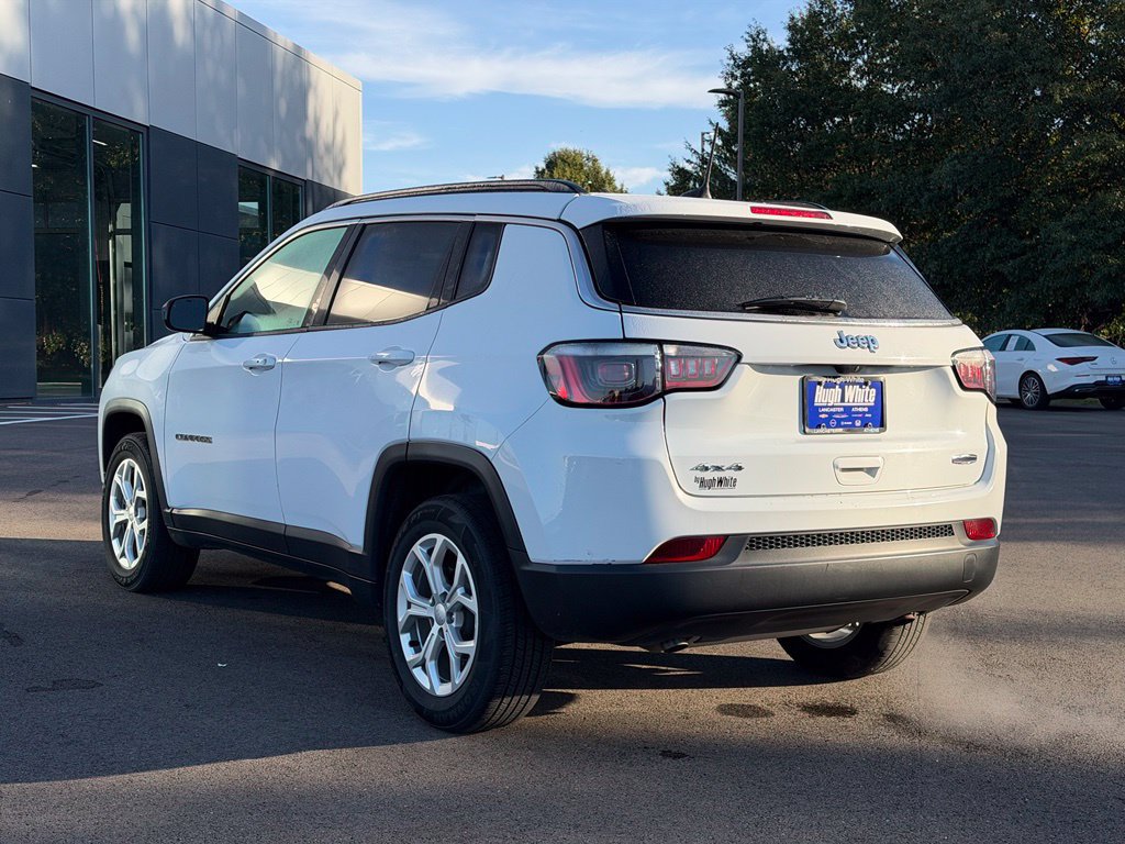 Used 2024 Jeep Compass Latitude AWD/4WD image 4