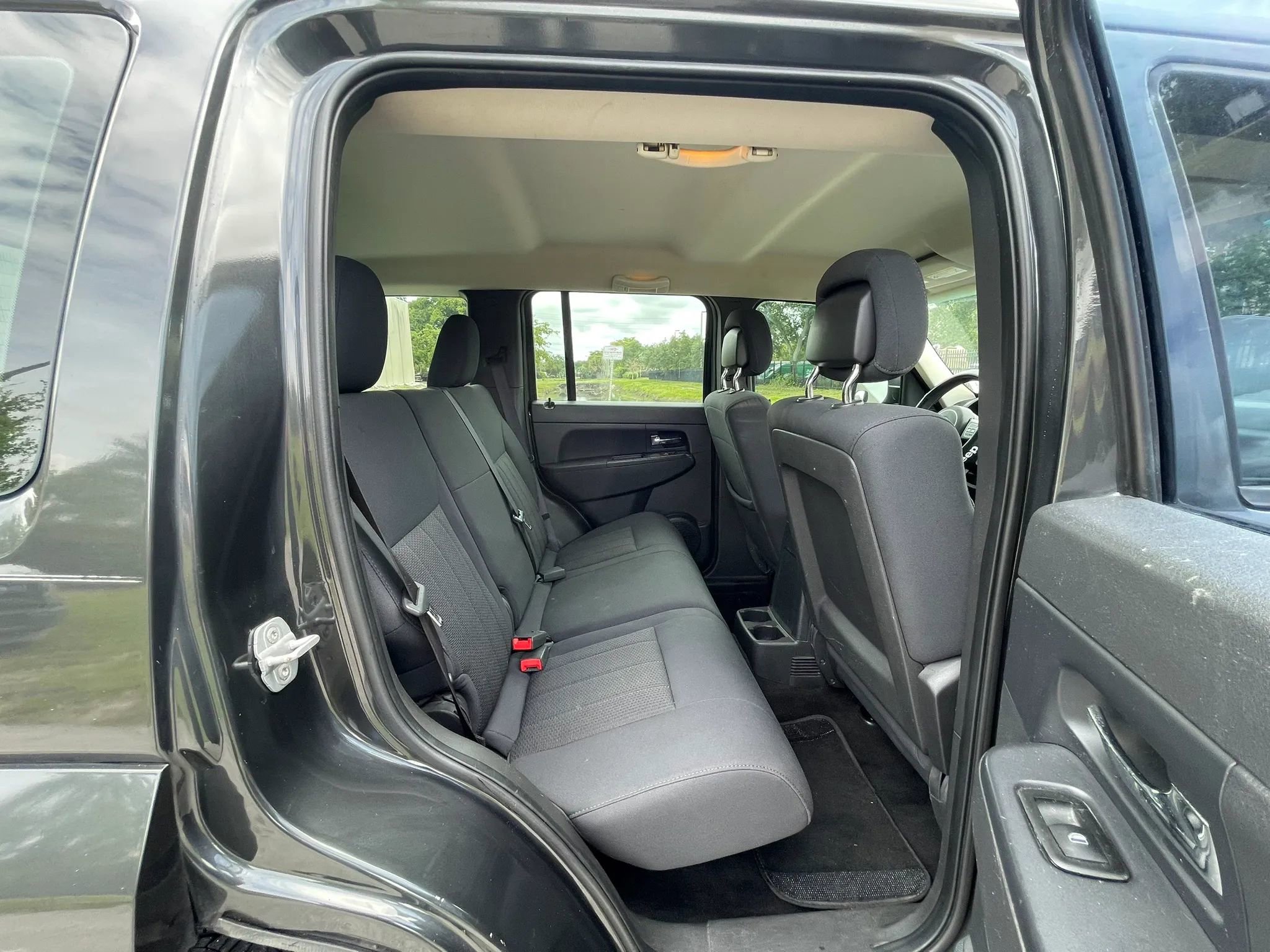 Used 2011 Jeep Liberty Sport image 28