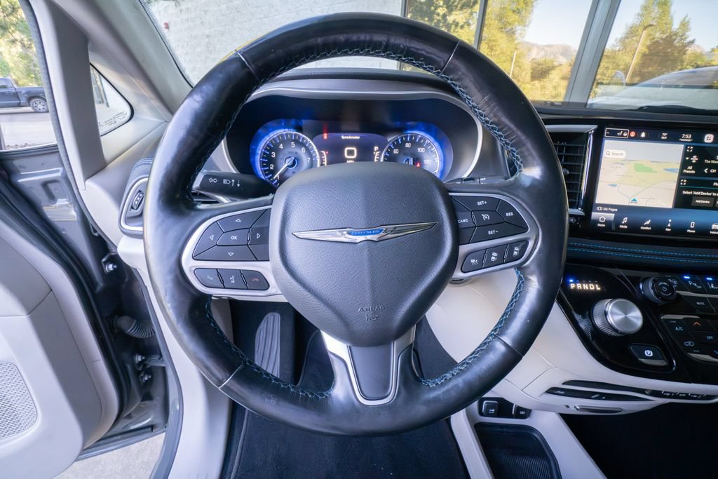 Used 2021 Chrysler Pacifica Touring-L w/ Uconnect Theater Family Group FWD image 13