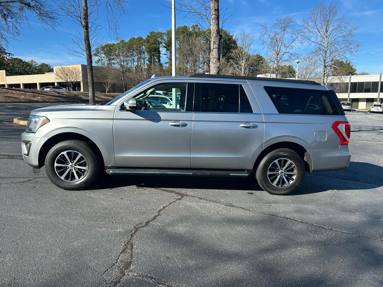 Used 2021 Ford Expedition Max XLT image 2