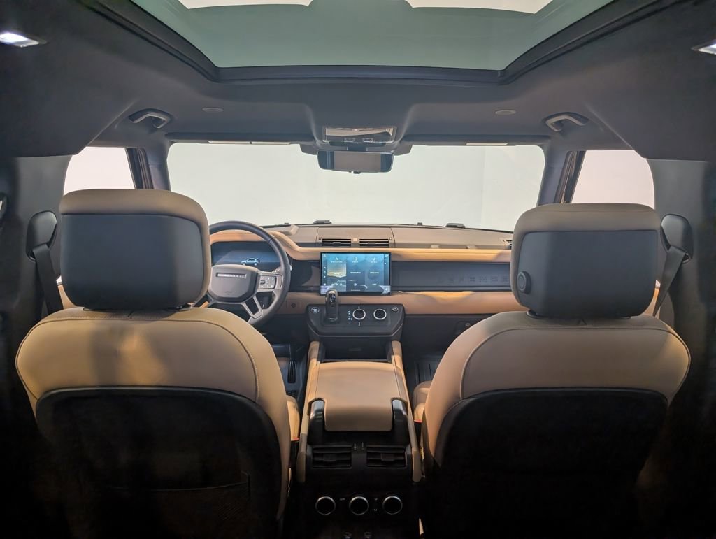 Used 2025 Land Rover Defender 110 X-Dynamic SE image 29