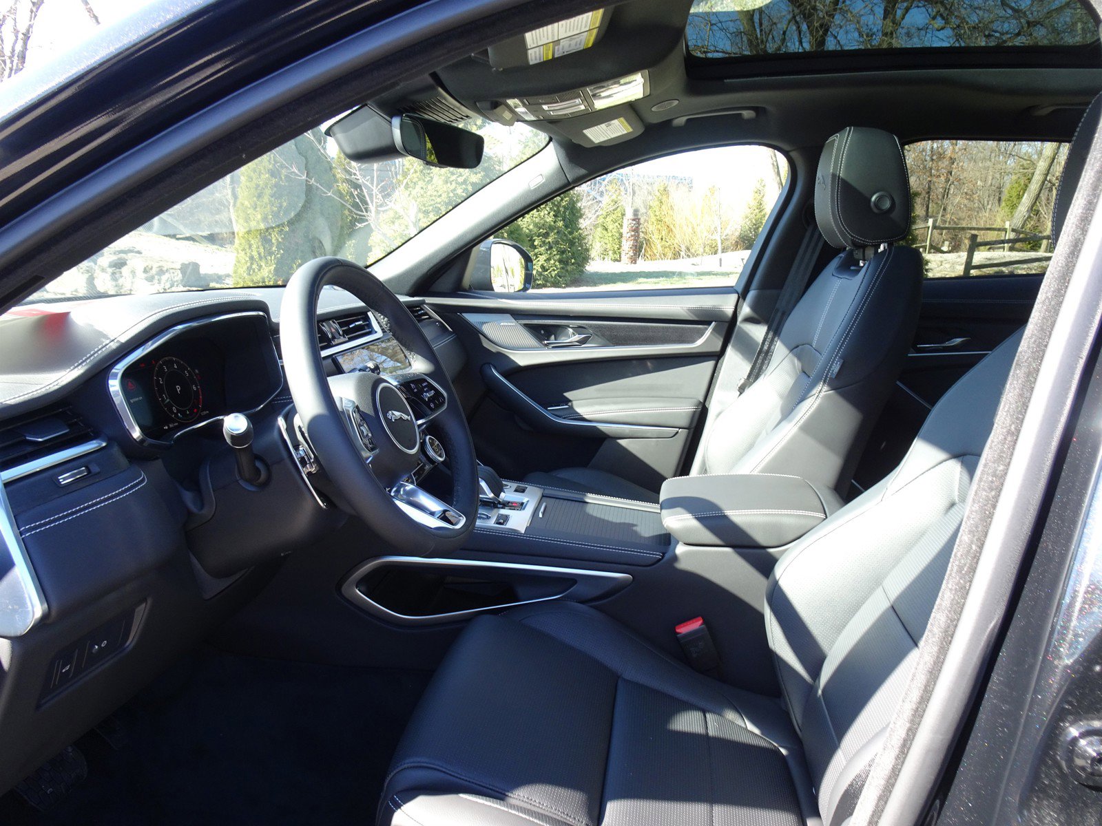 New 2025 Jaguar F-PACE R-Dynamic S image 2