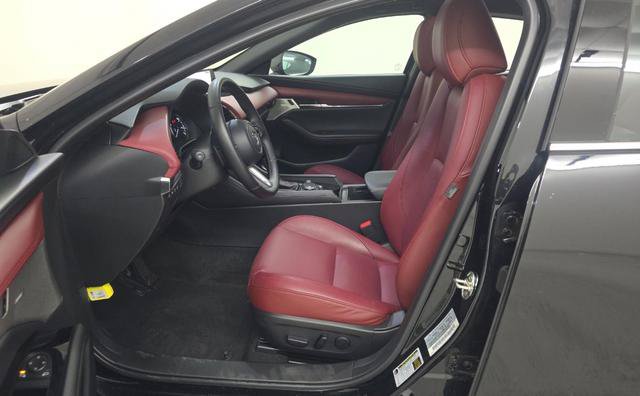 Used 2025 MAZDA MAZDA3 Hatchback w/Premium Plus Pkg AWD/4WD image 2