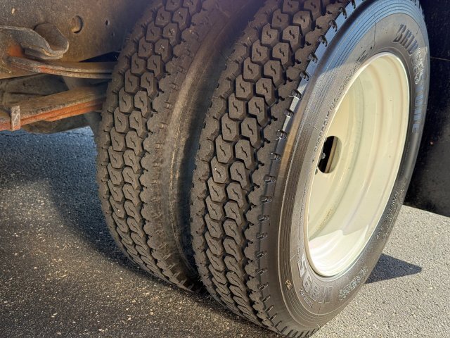 Used 2023 Isuzu NPR image 11