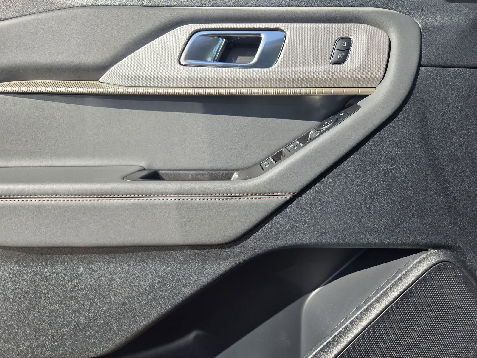 New 2026 Ford Explorer Active image 22