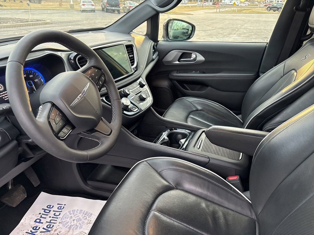 Used 2025 Chrysler Pacifica Limited image 31