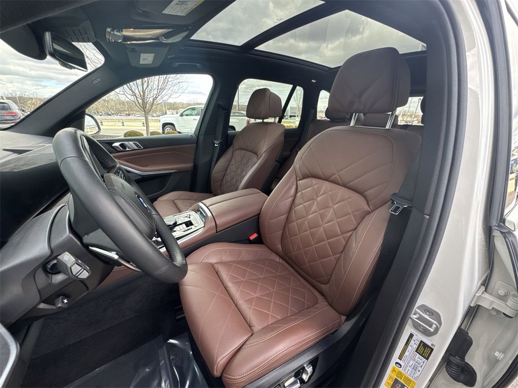 Used 2024 BMW X5 xDrive50e w/ Premium Package image 11