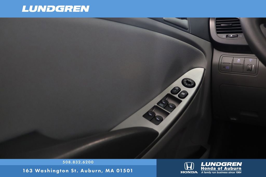 Used 2015 Hyundai Accent GLS FWD image 23