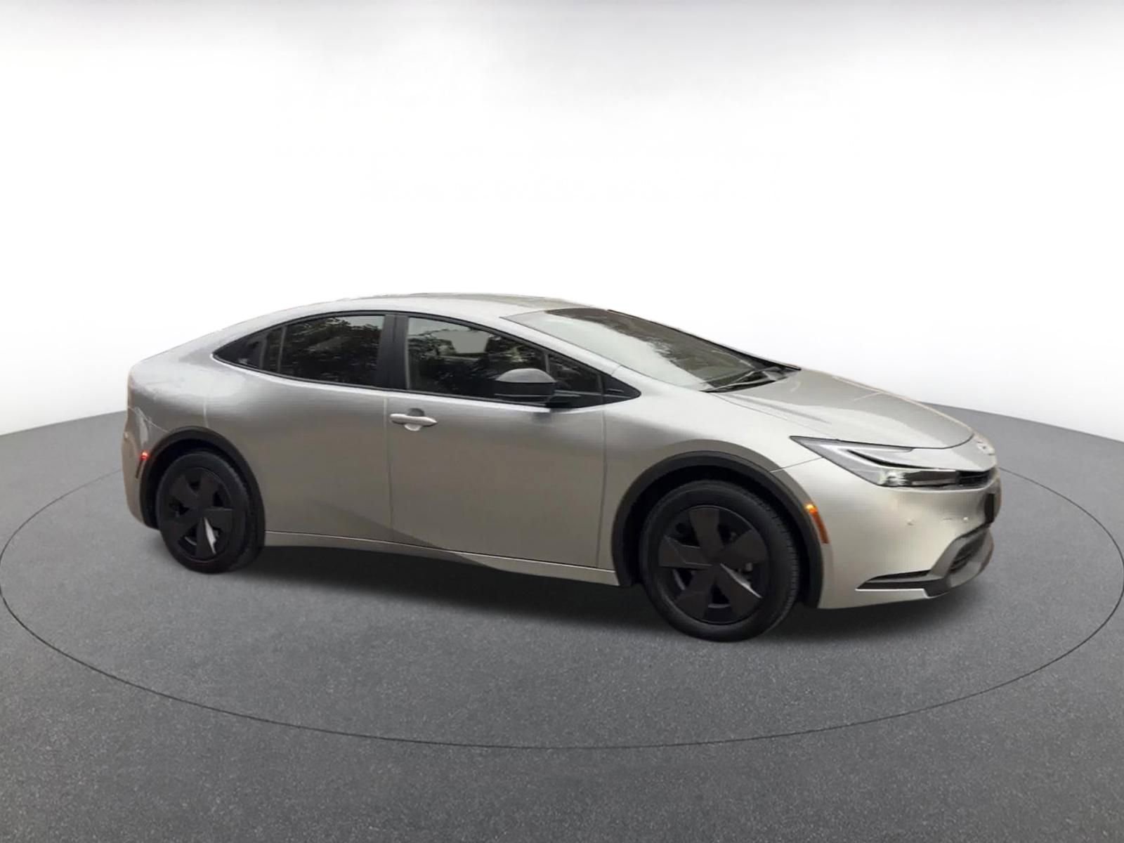 Used 2025 Toyota Prius LE video 2