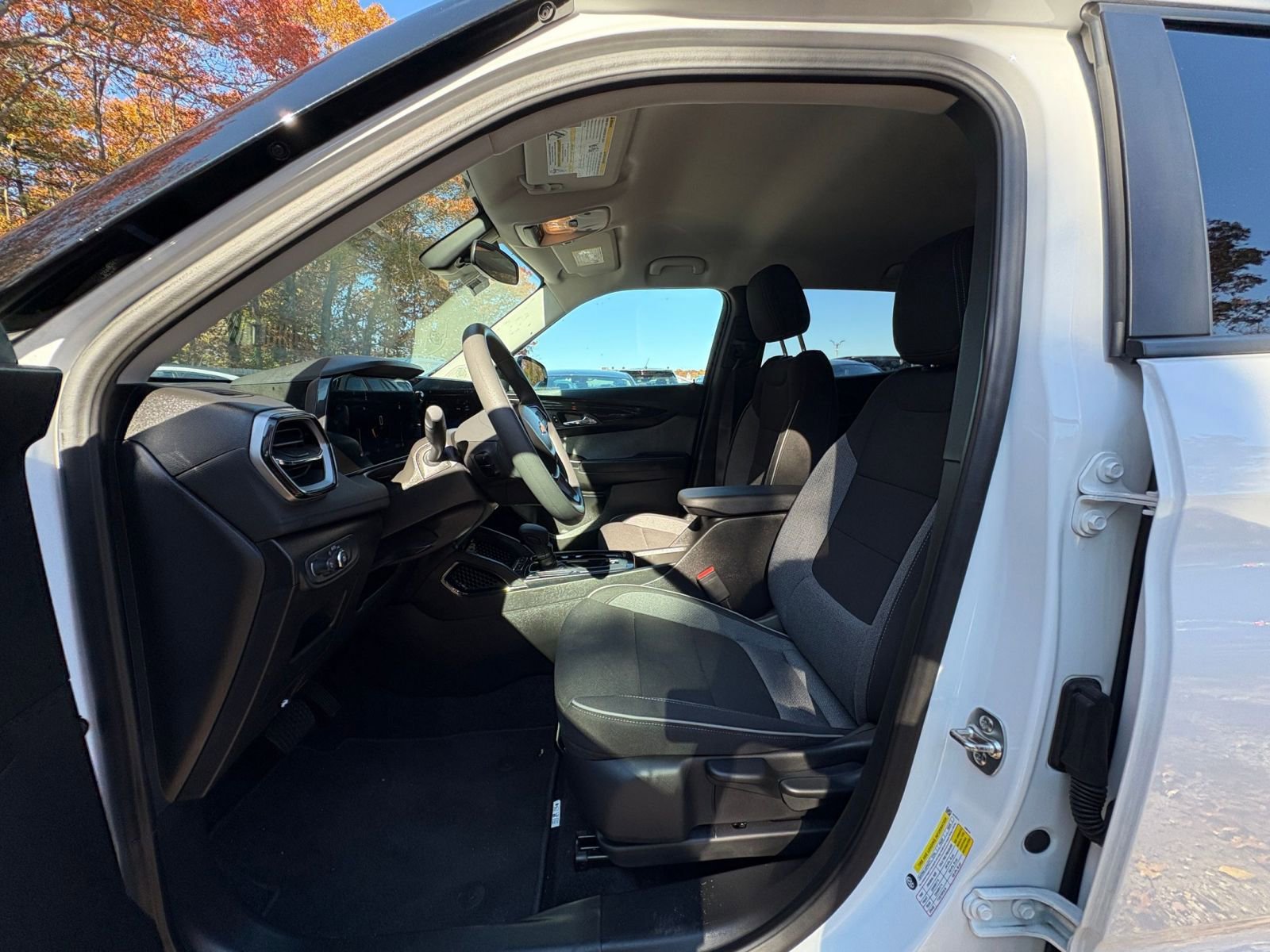 Used 2025 Chevrolet TrailBlazer LT image 23