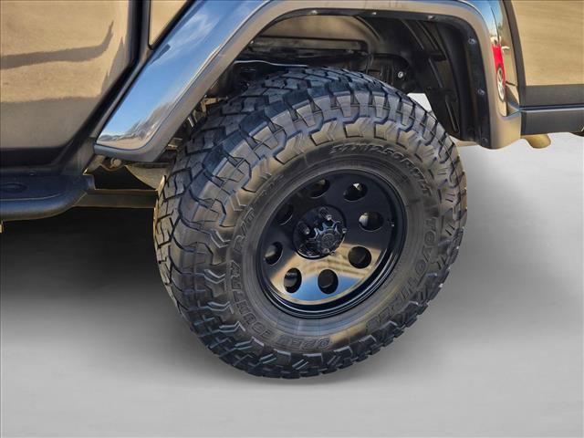 Used 2023 Jeep Gladiator Willys image 23