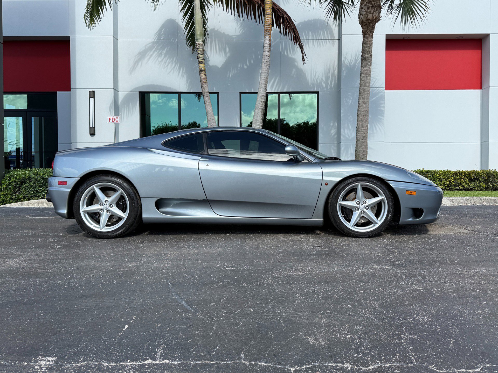 Used 2004 Ferrari 360 Modena RWD image 3