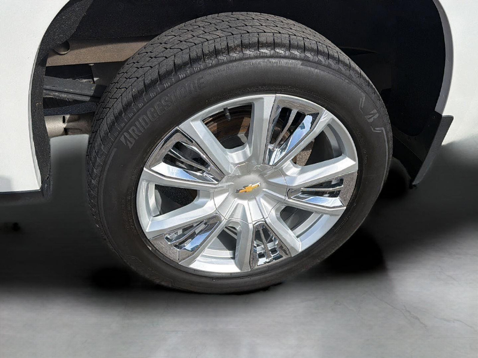 Used 2022 Chevrolet Silverado 1500 High Country w/ High Country Premium Package AWD/4WD image 11