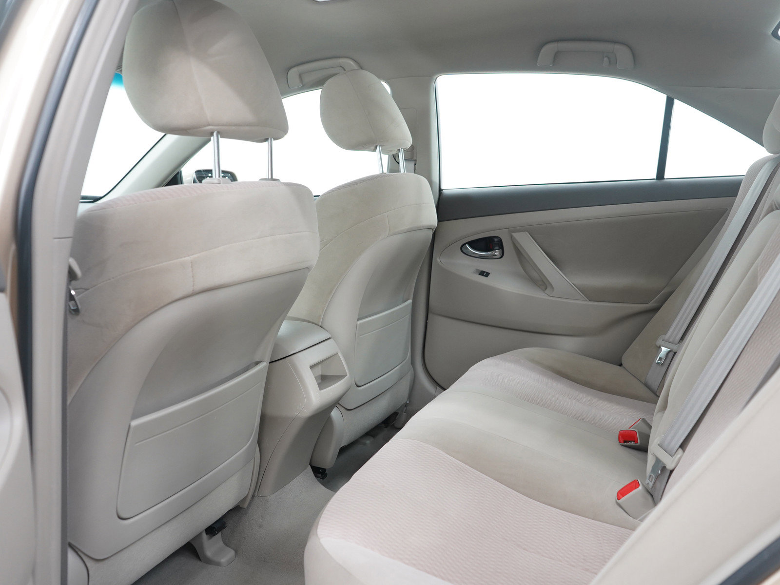 Used 2010 Toyota Camry LE FWD image 16
