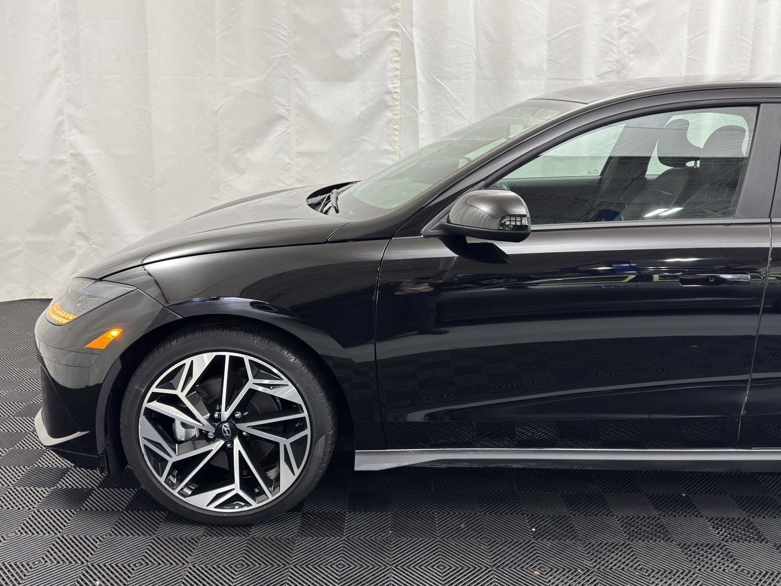 Used 2025 Hyundai Ioniq 6 SEL AWD/4WD image 2