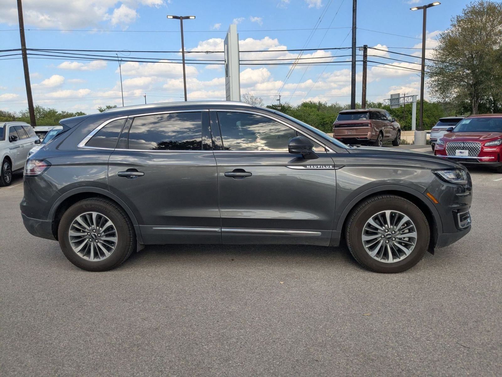 Used 2019 Lincoln Nautilus Select w/ Cargo Utility Package image 2