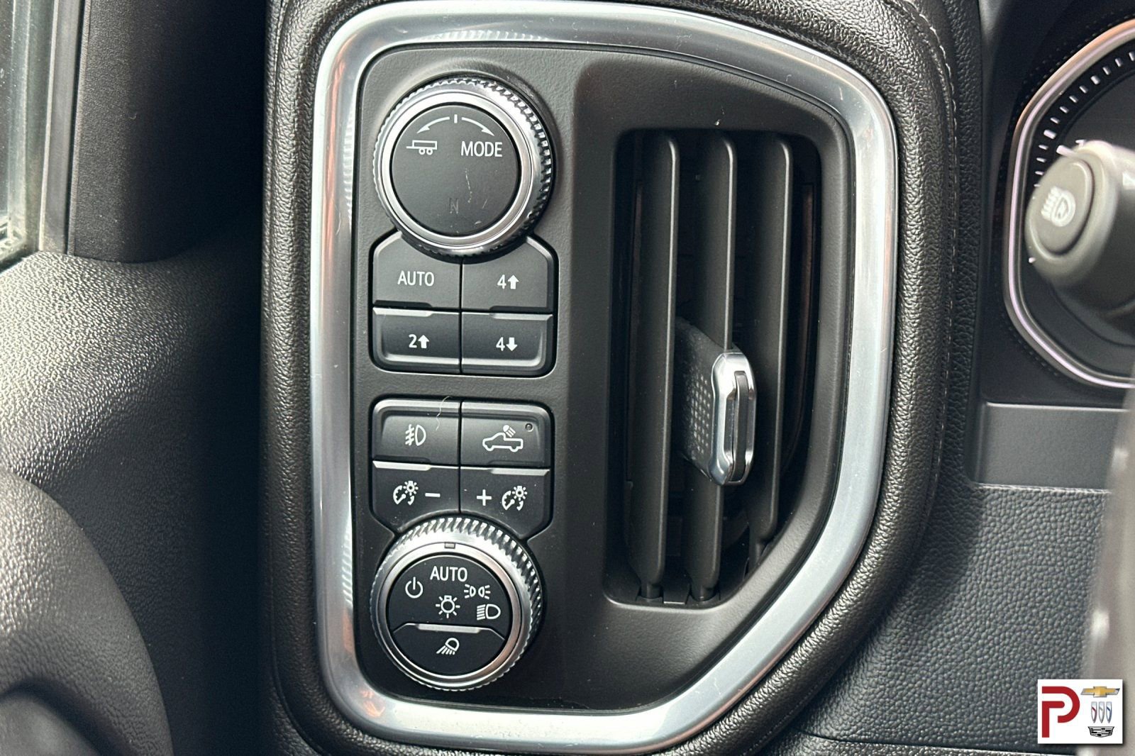 Certified 2022 GMC Sierra 3500 Denali image 33