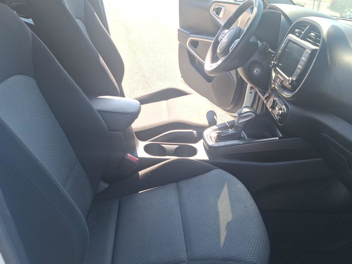 Used 2023 Kia Soul LX w/ LX Technology Package FWD image 18