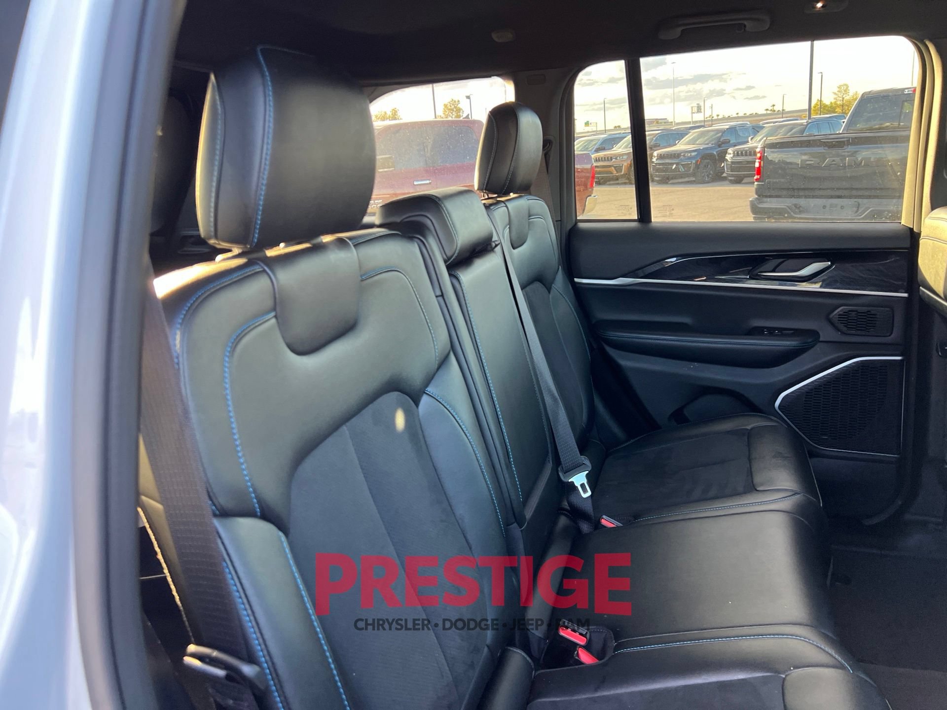 Used 2022 Jeep Grand Cherokee Trailhawk AWD/4WD image 23