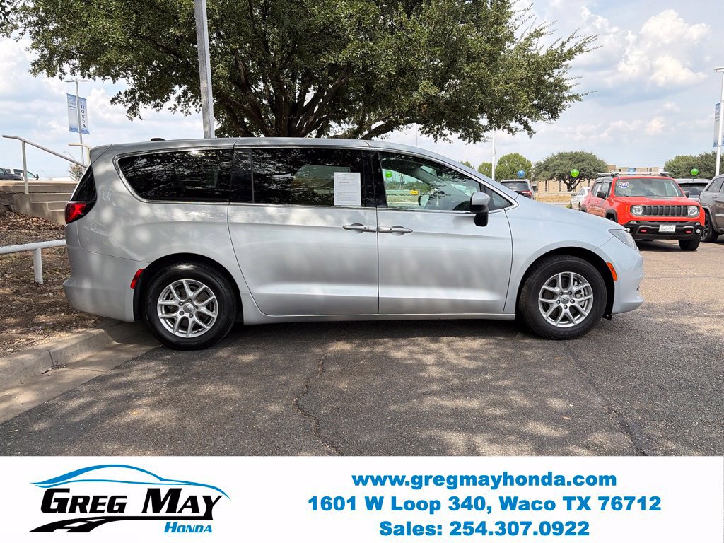 Used 2023 Chrysler Voyager LX FWD image 9