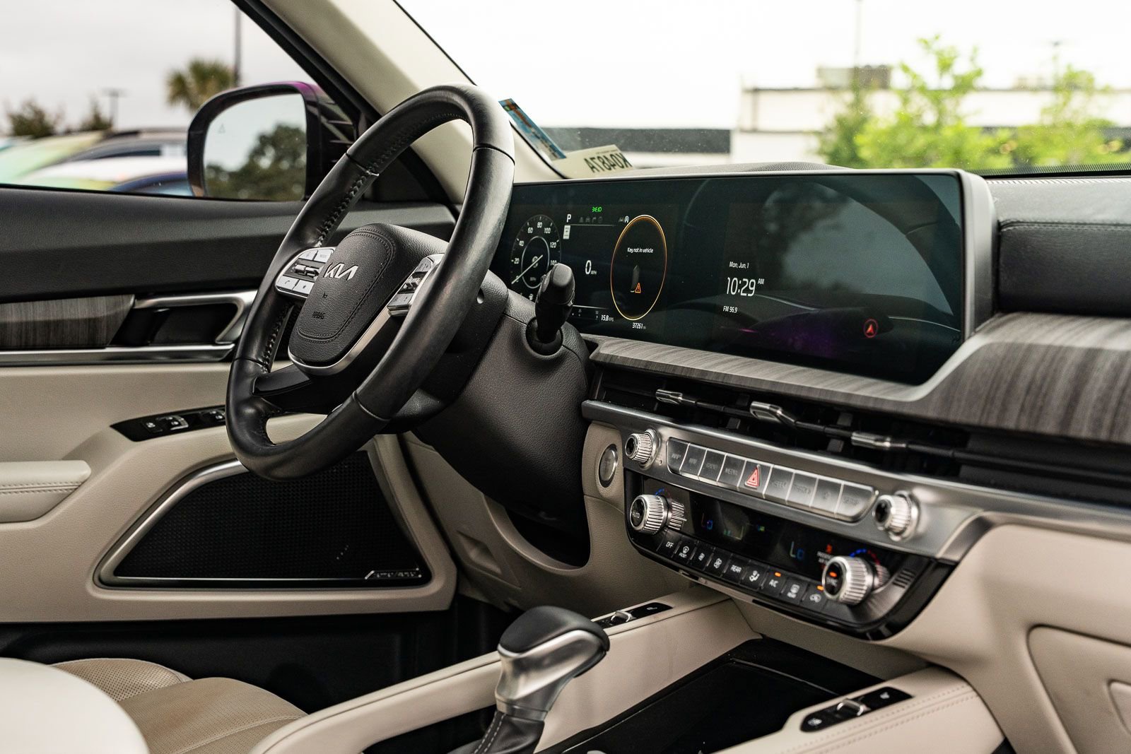 Used 2024 Kia Telluride SX FWD image 11