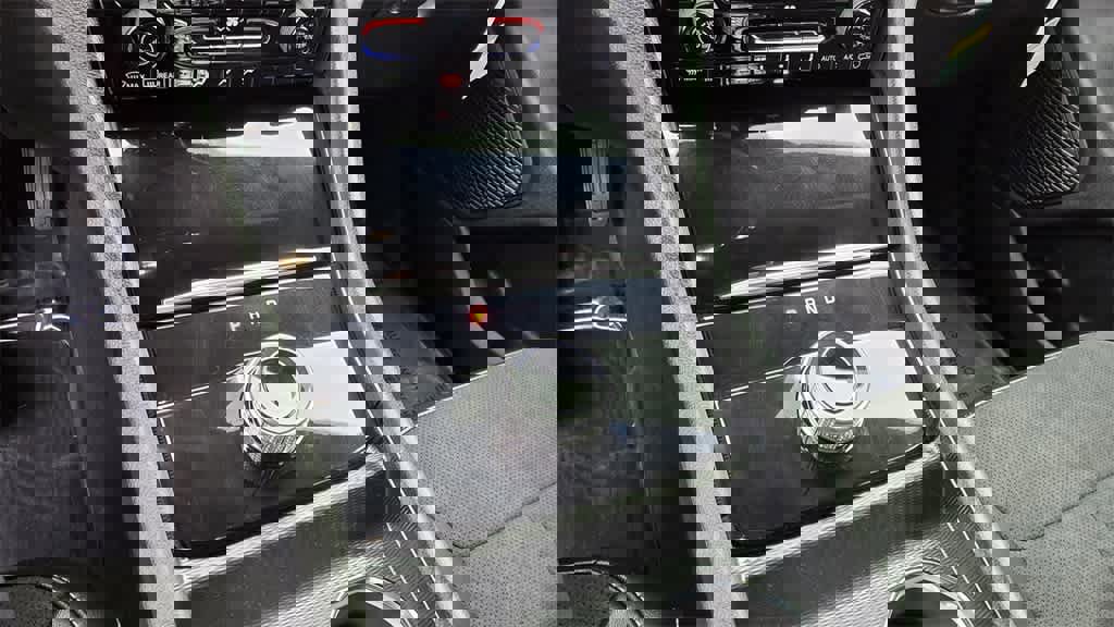 New 2025 Jeep Grand Cherokee Altitude image 17