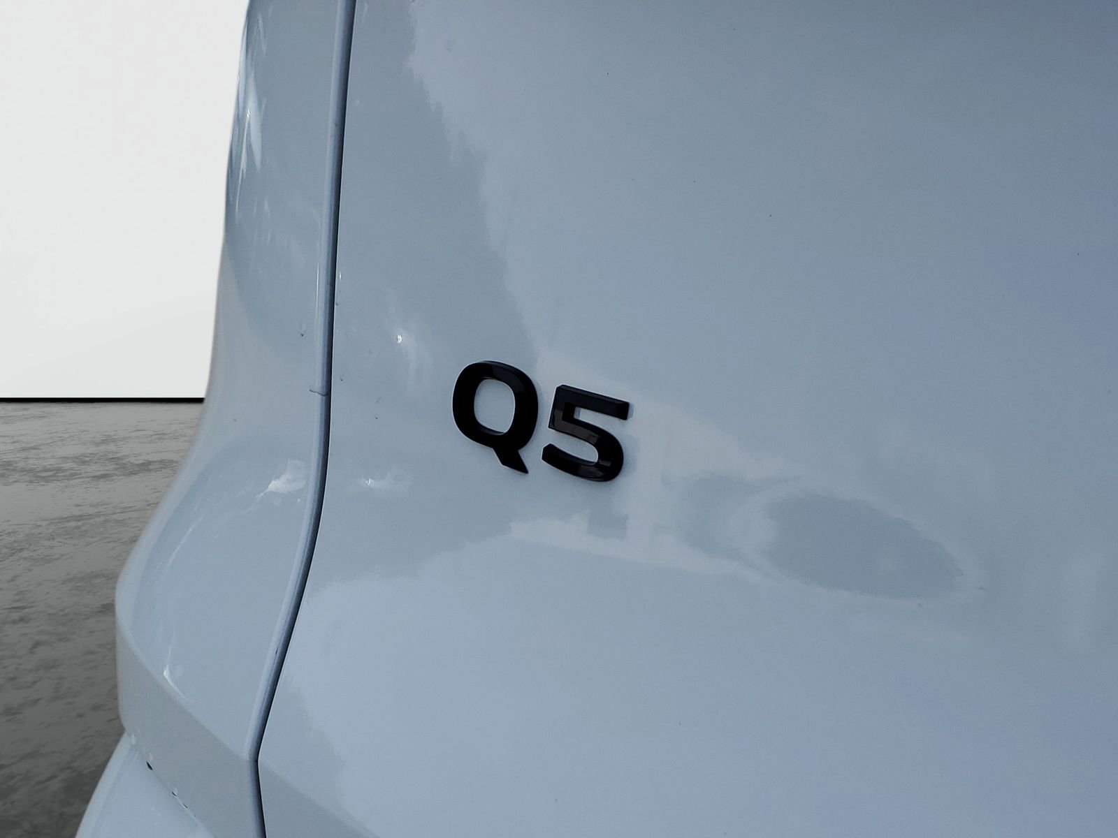 Used 2025 Audi Q5 Premium w/ Convenience Package image 8