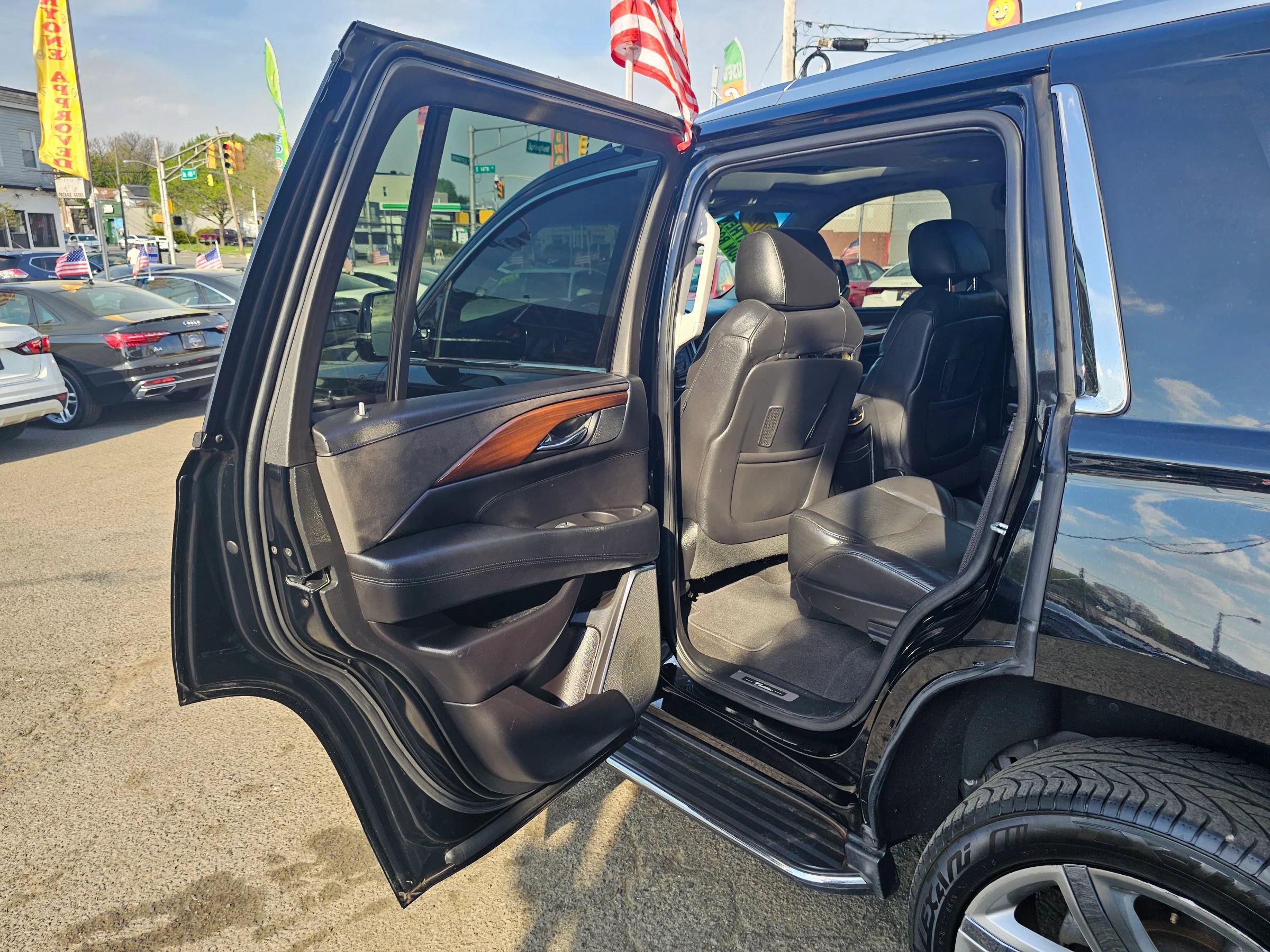Used 2020 Cadillac Escalade Luxury RWD image 11