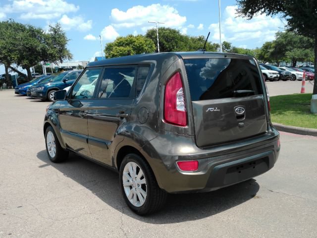 Used 2012 Kia Soul + w/ Audio Pkg FWD image 9