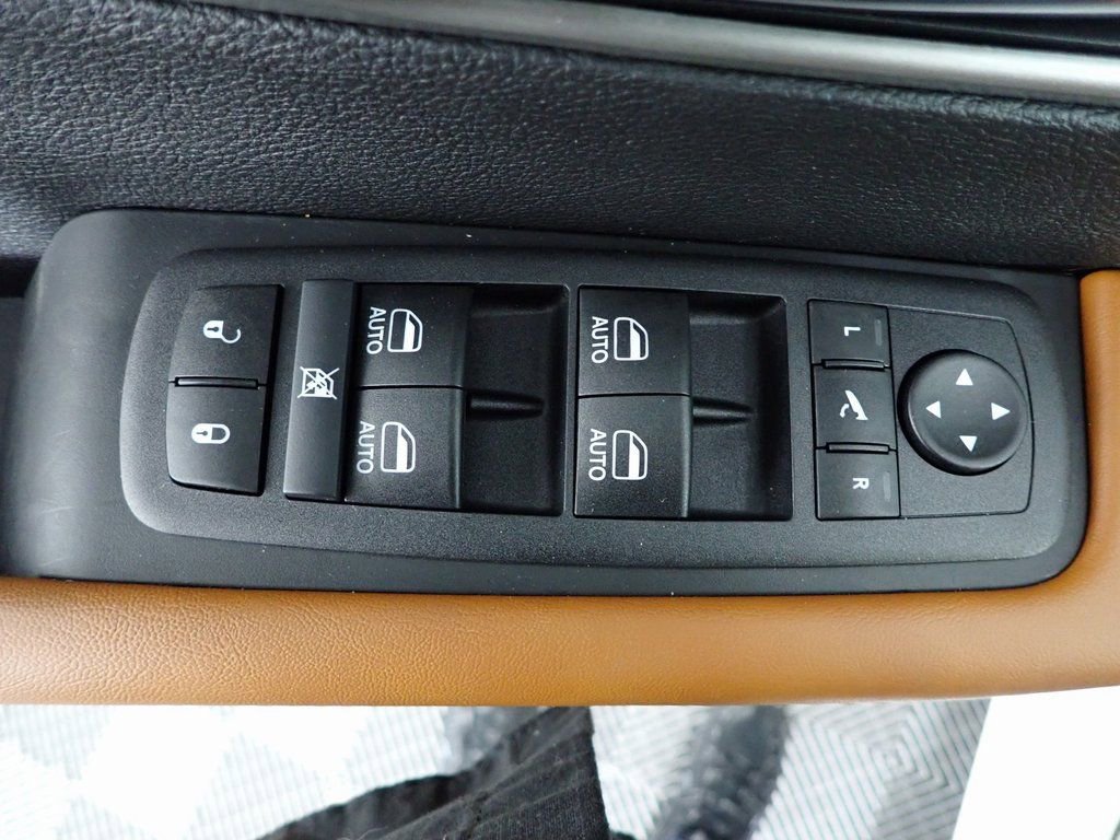 New 2026 Chrysler Pacifica Pinnacle image 25