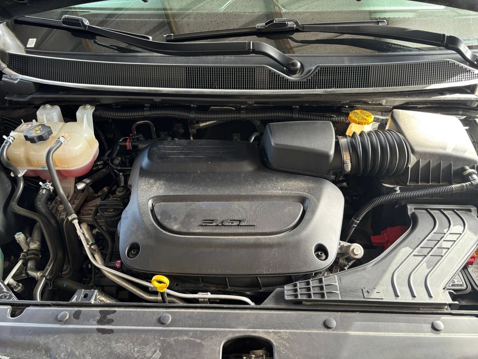 Used 2025 Chrysler Pacifica Limited FWD image 36