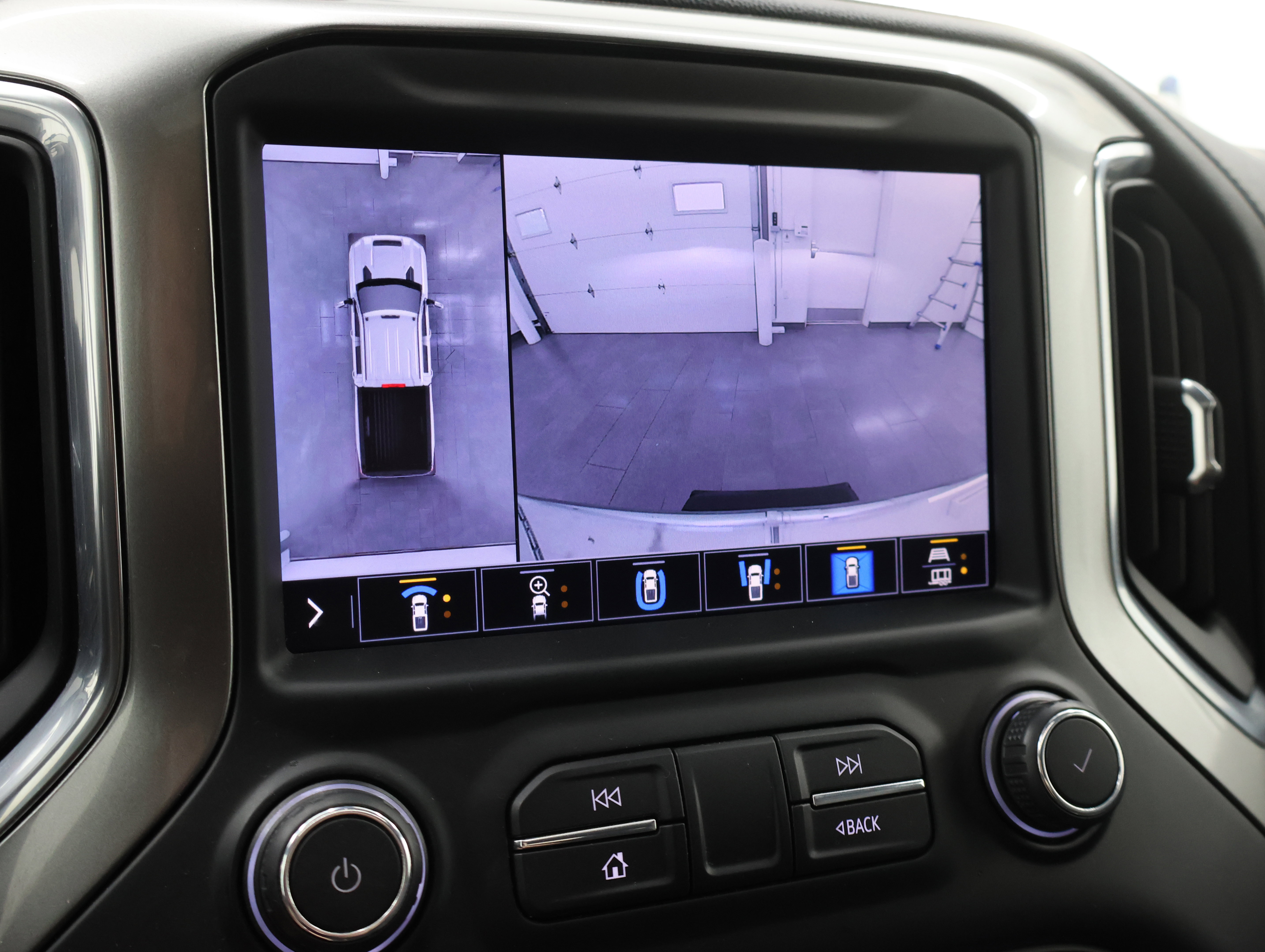 Used 2020 Chevrolet Silverado 2500 LTZ w/ LTZ Premium Package AWD/4WD image 18