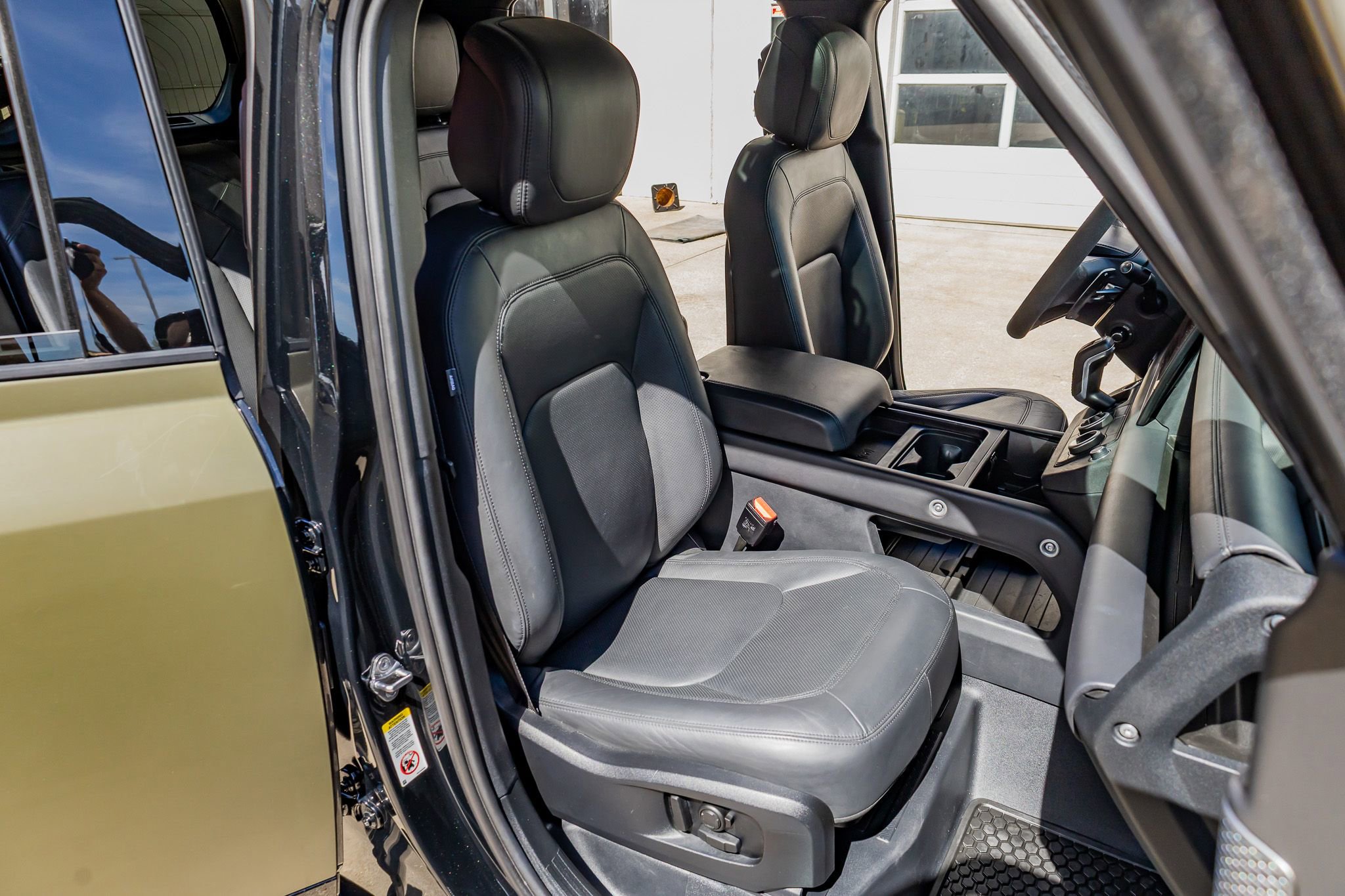 Used 2023 Land Rover Defender 110 V8 image 29