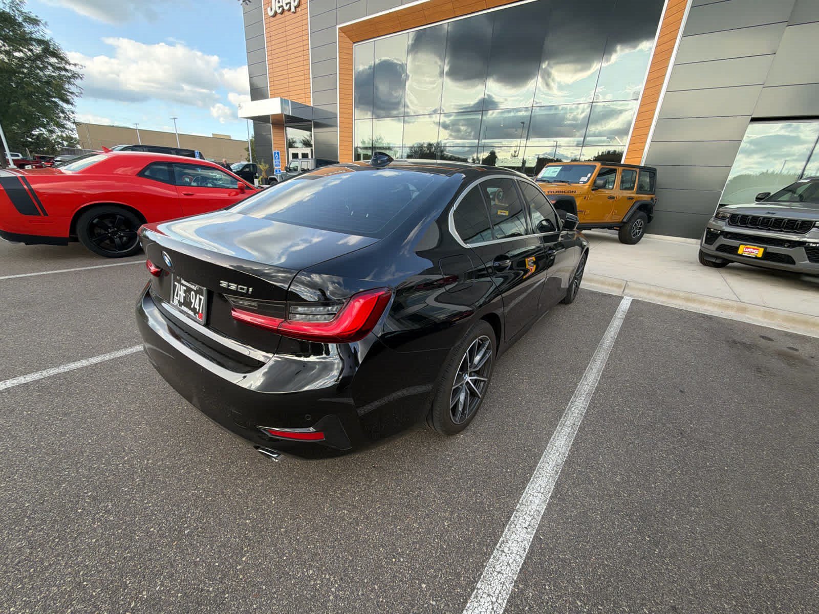 Used 2021 BMW 330i xDrive Sedan w/ Convenience Package AWD/4WD image 3