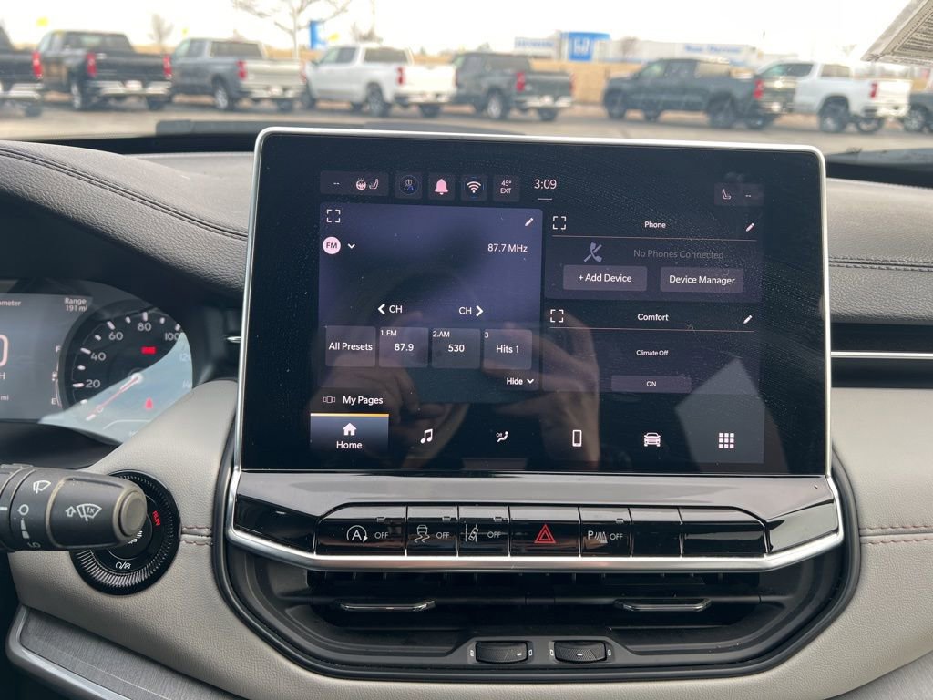 Used 2025 Jeep Compass Limited image 18