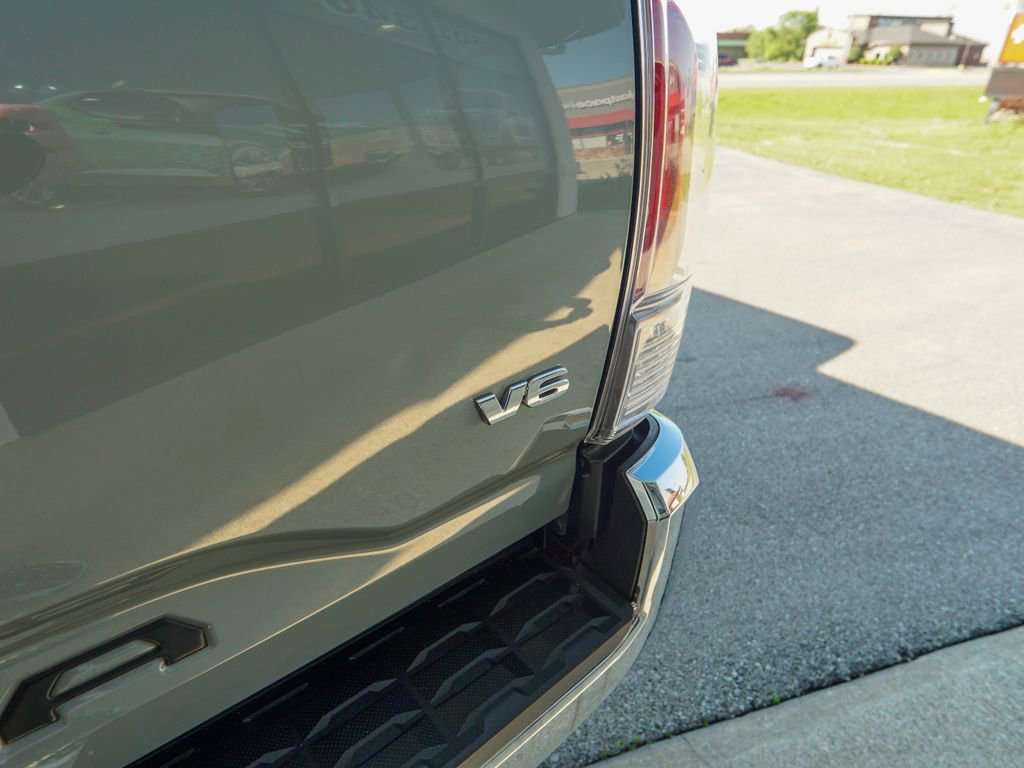Used 2022 Toyota Tacoma TRD Off-Road AWD/4WD image 4