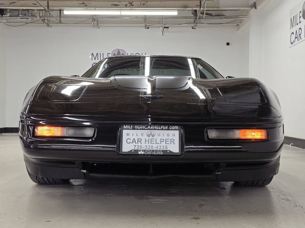 Used 1995 Chevrolet Corvette Coupe RWD image 3