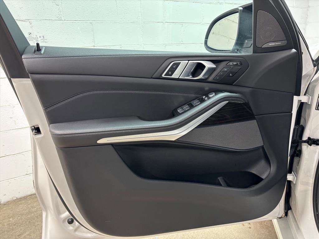 Used 2023 BMW X7 xDrive40i w/ Premium Package AWD/4WD image 25