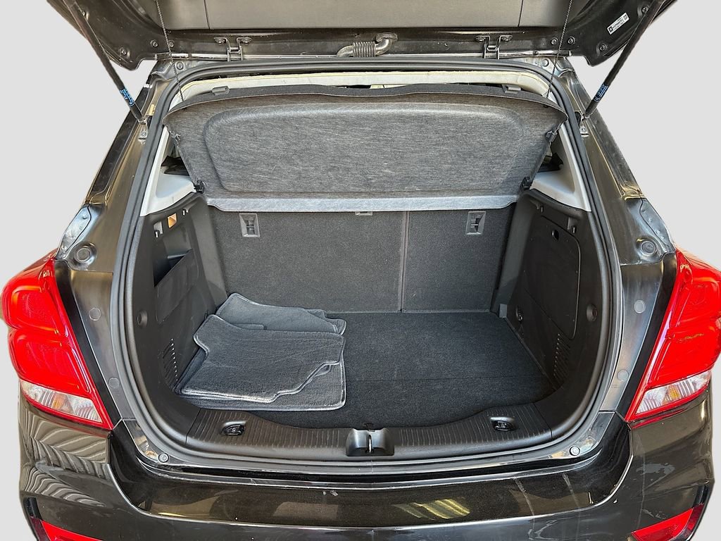 Used 2020 Chevrolet Trax LT w/ LT Convenience Package image 23