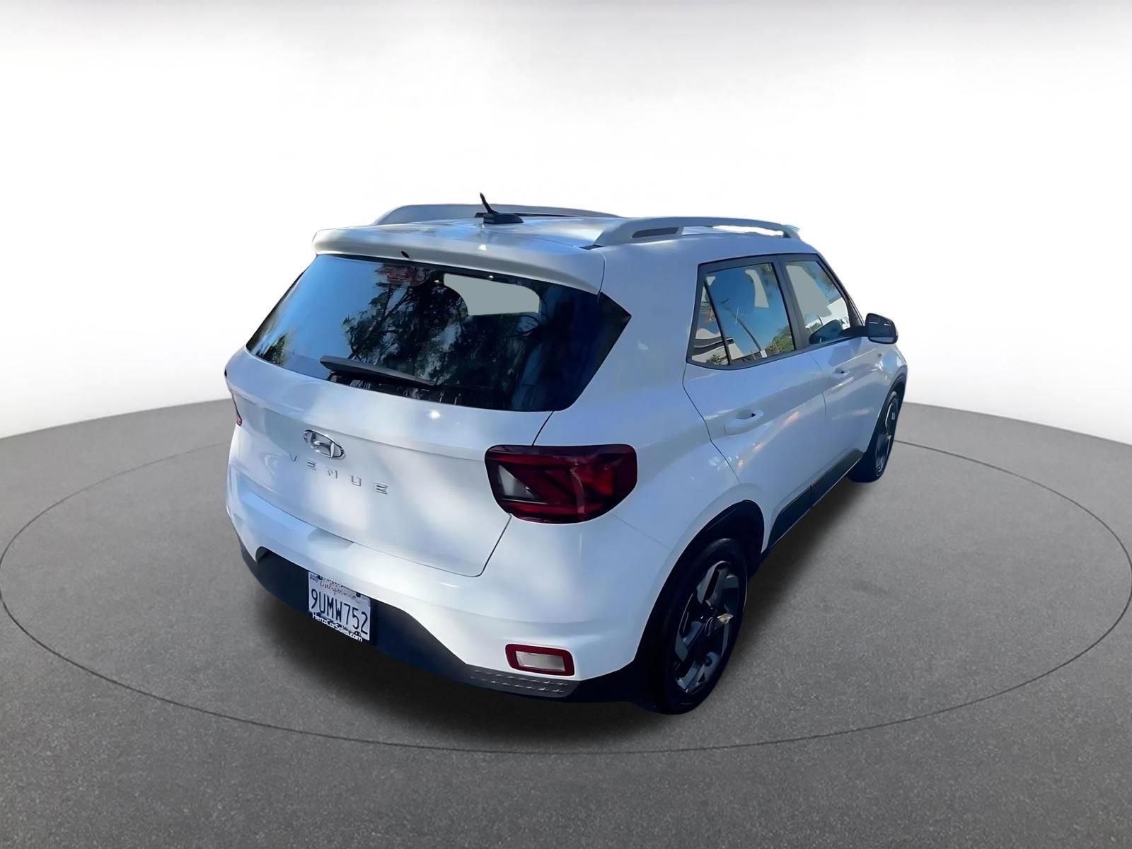 Used 2025 Hyundai Venue SEL image 14