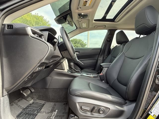 Certified 2025 Toyota Corolla Cross XLE w/ Convenience Package FWD image 21