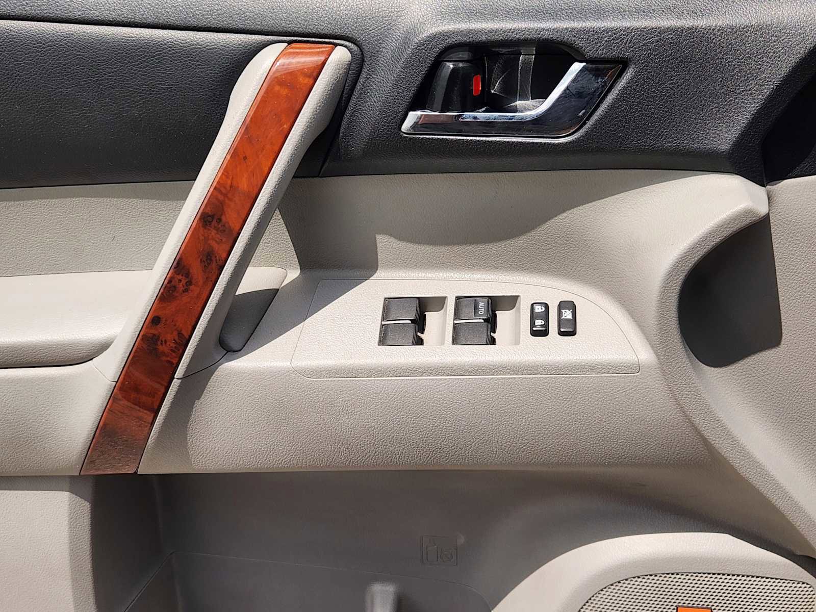 Used 2013 Toyota Highlander Limited FWD image 22