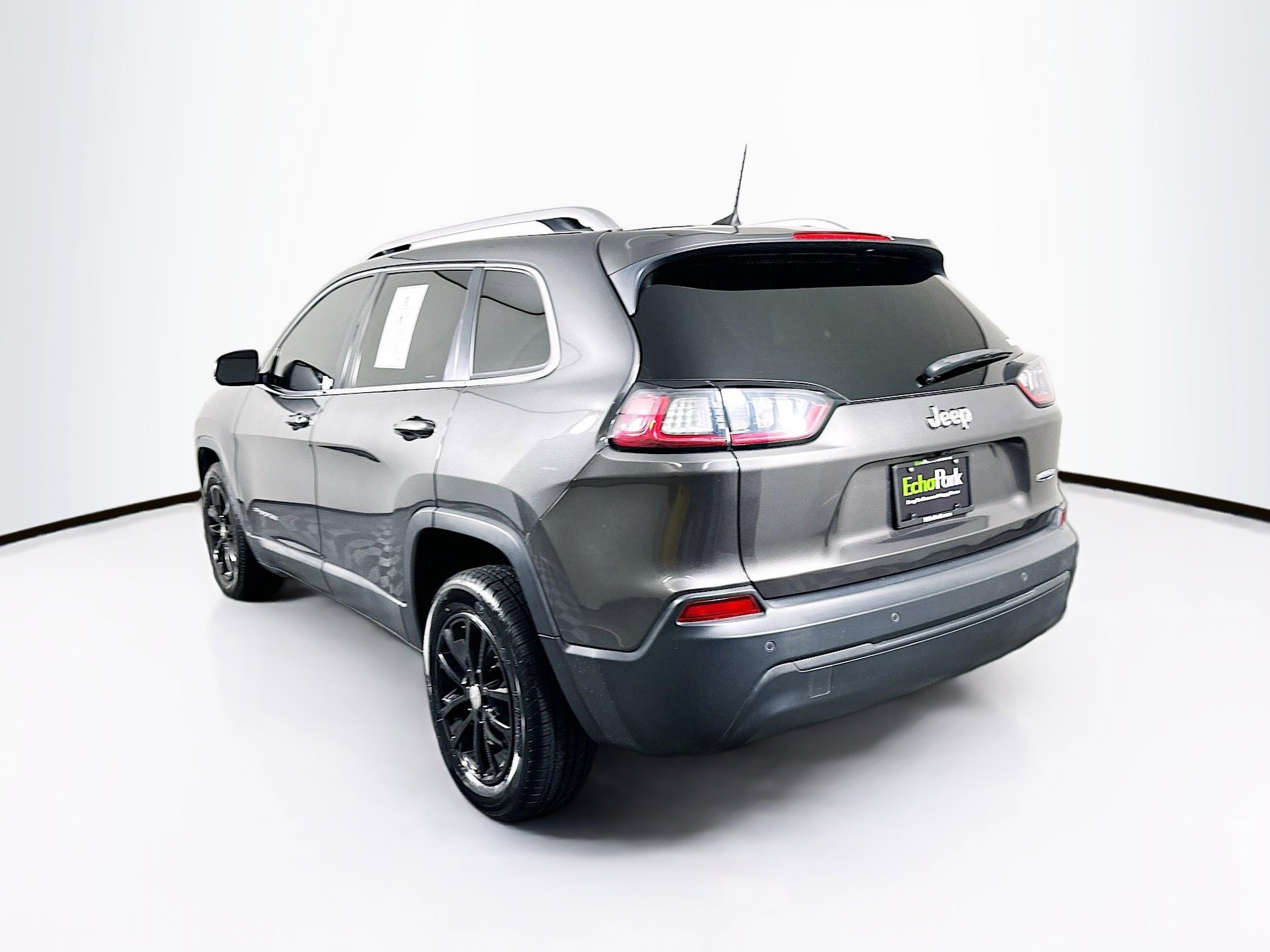 Used 2019 Jeep Cherokee Latitude Plus FWD image 5
