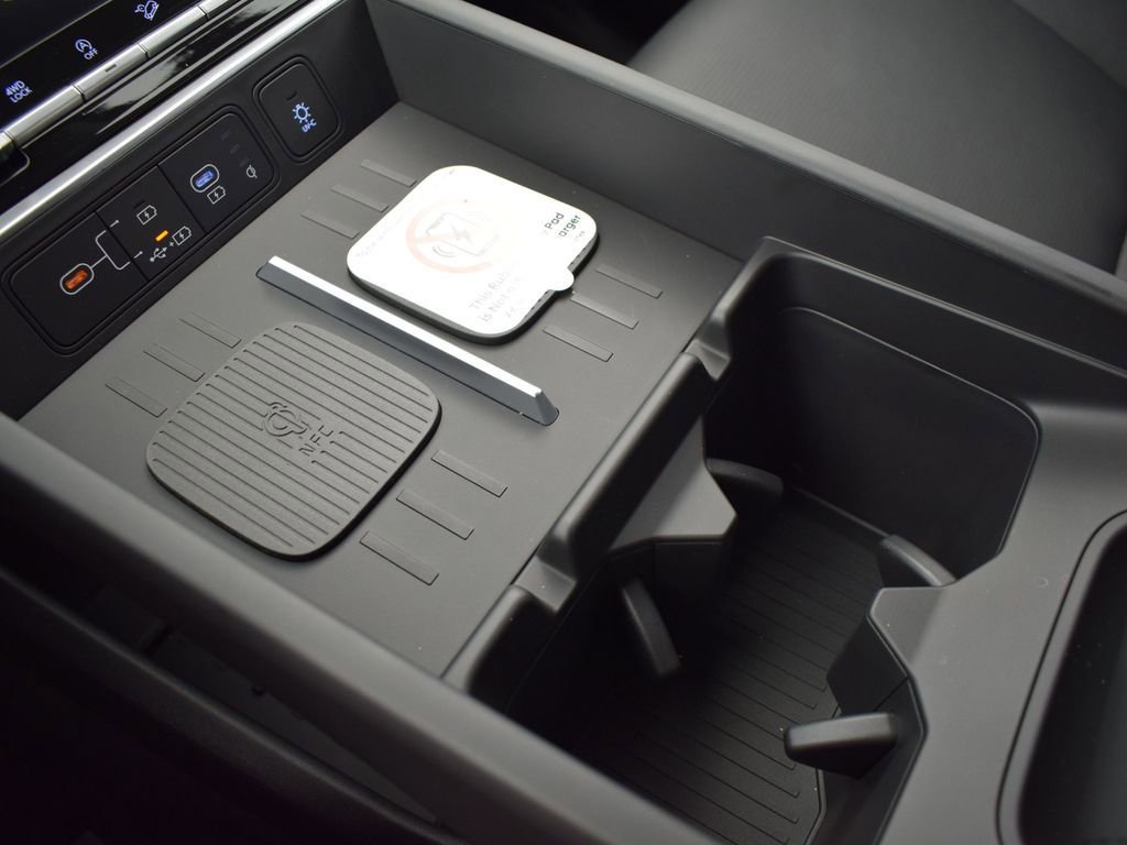 Used 2025 Hyundai Santa Fe Limited image 23