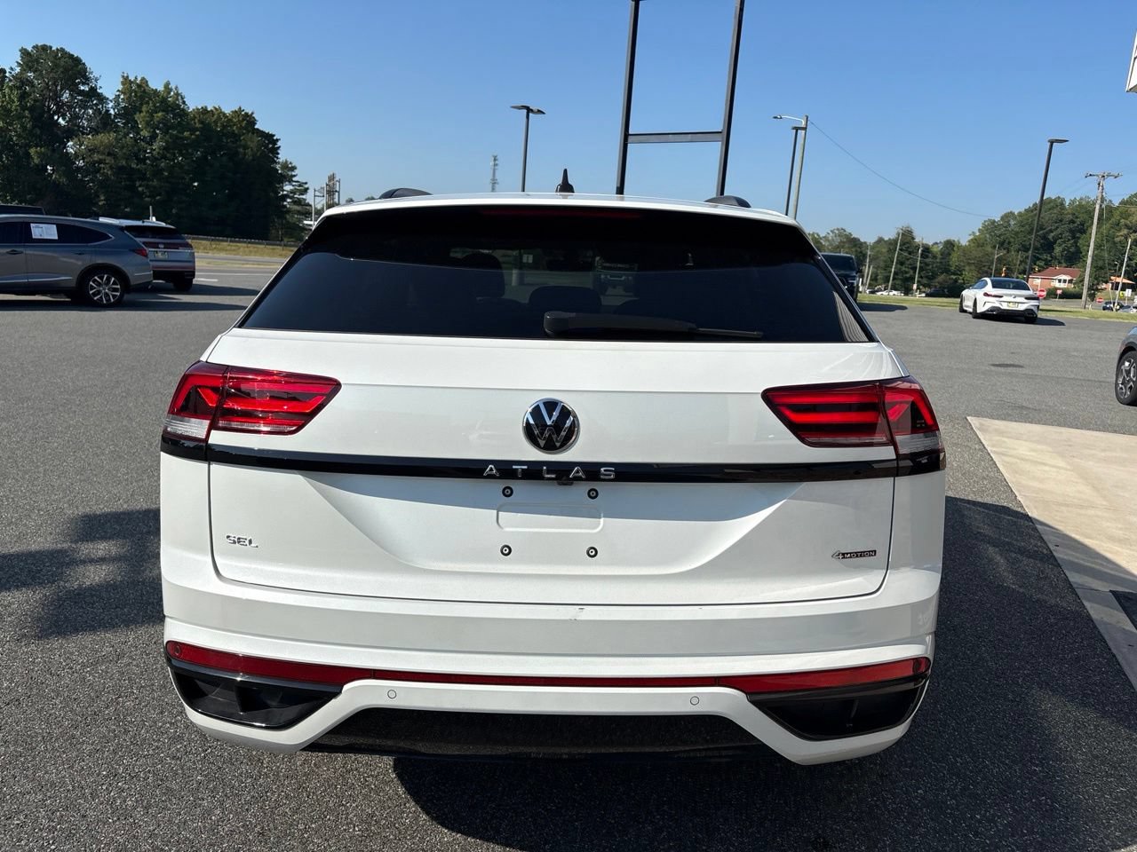 Used 2023 Volkswagen Atlas Cross Sport SEL R-Line AWD/4WD image 8