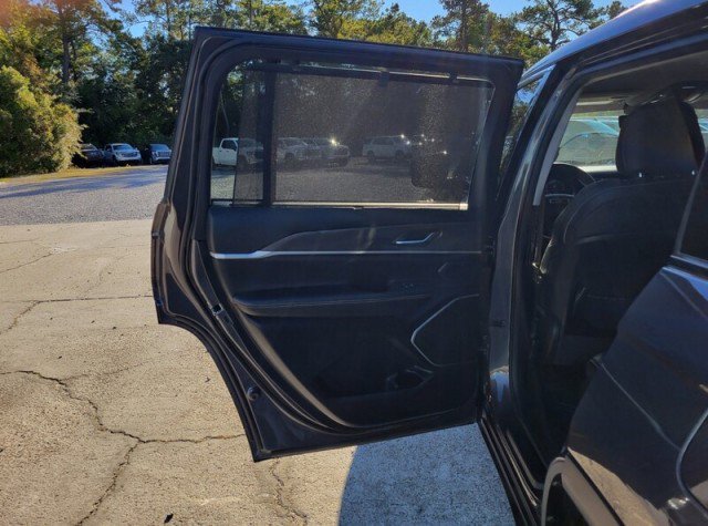 Used 2023 Jeep Grand Cherokee L Limited w/ Luxury Tech Group II image 28