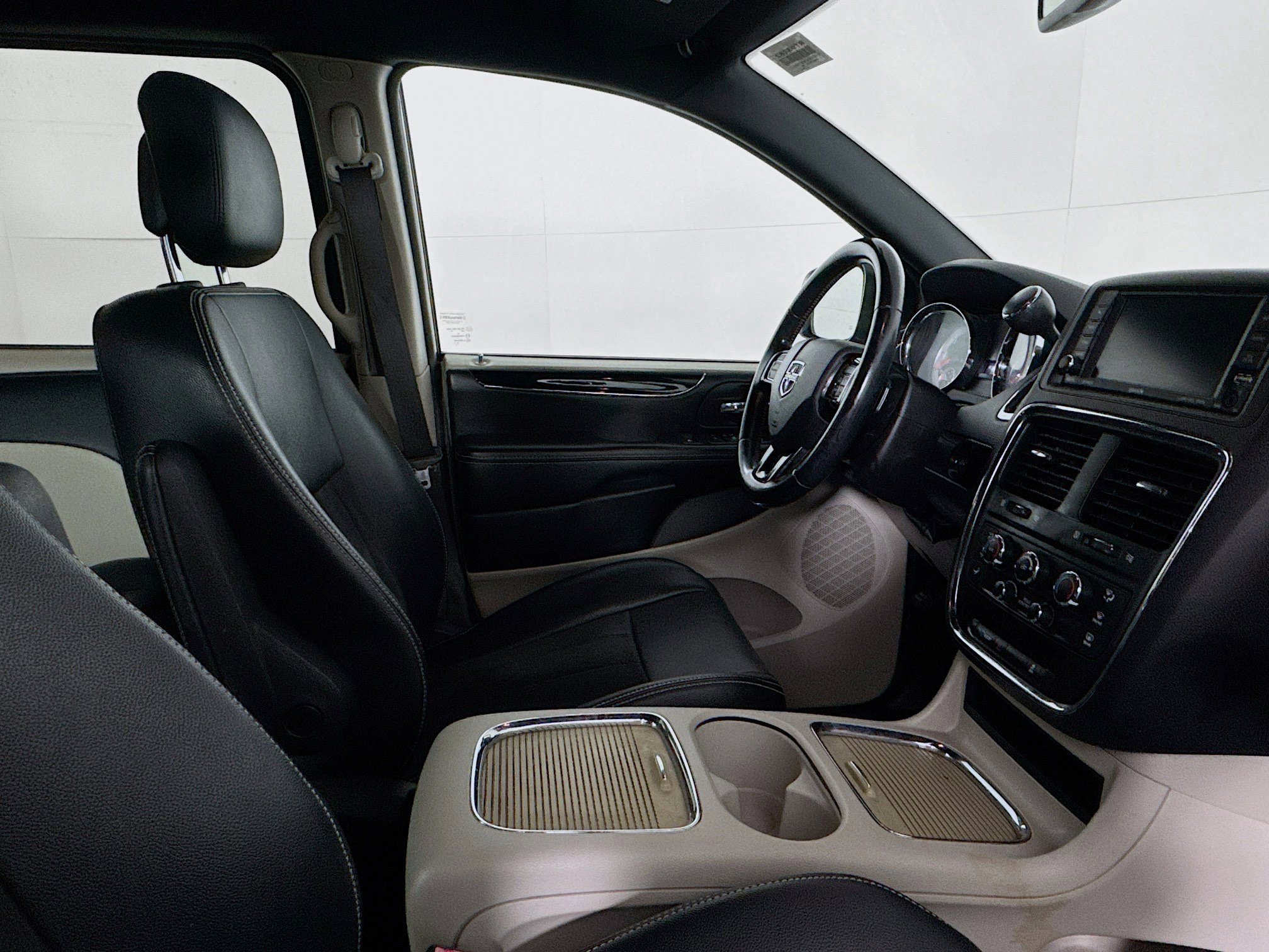 Used 2019 Dodge Grand Caravan SXT image 27