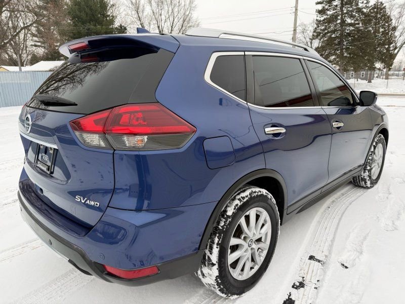Used 2019 Nissan Rogue SV image 4