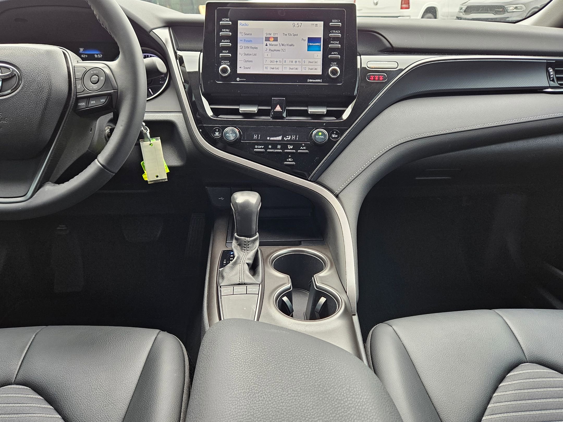 Used 2022 Toyota Camry SE FWD image 10